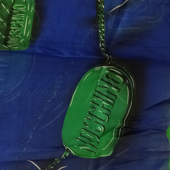🆕 MOSCHINO BLUE & GREEN ITALIAN SILK SCARF WITH MEDALLION CHAINS - Picture 3 of 8